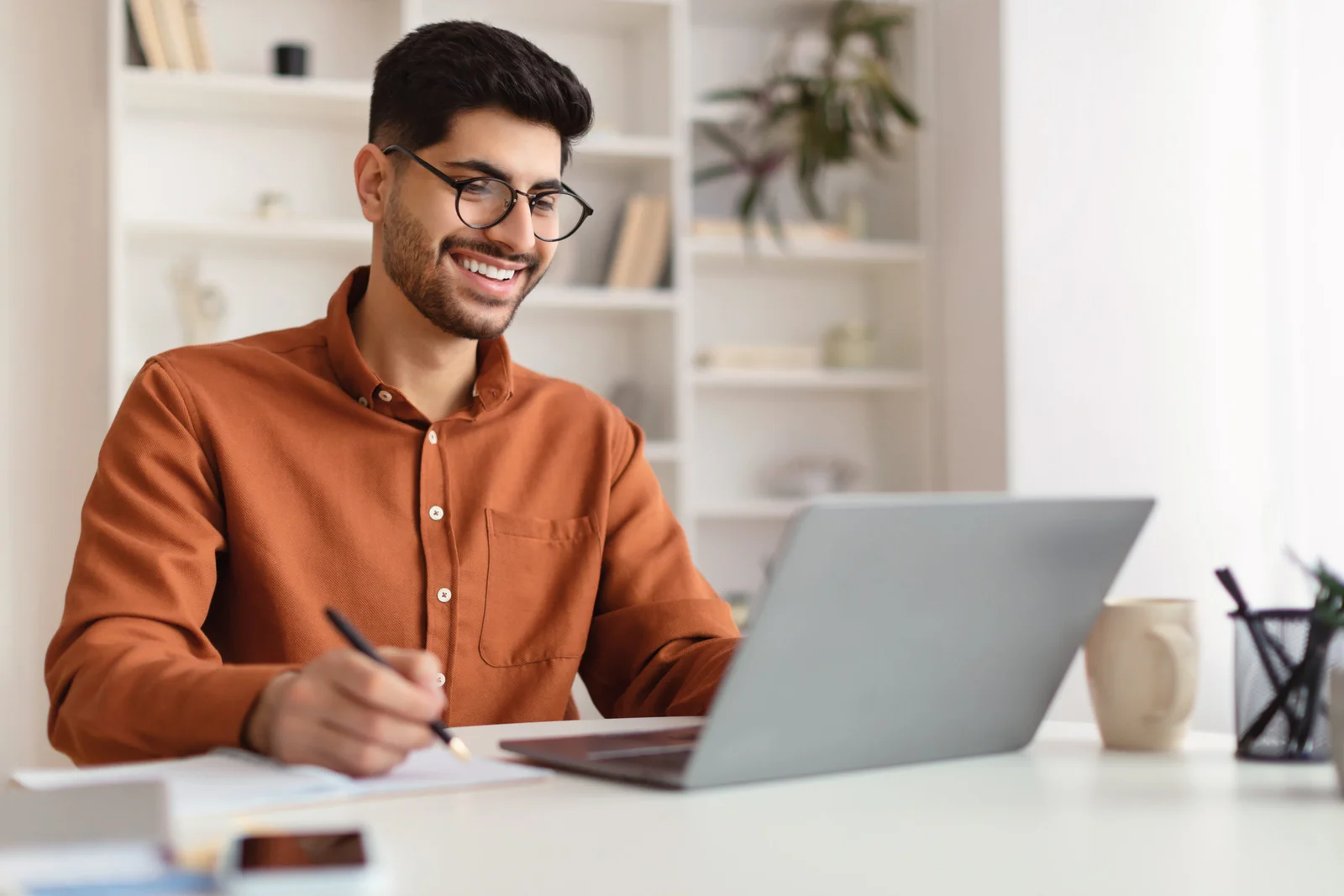 Muitos itens para estimar preço na sua licitação? Saiba como resolver